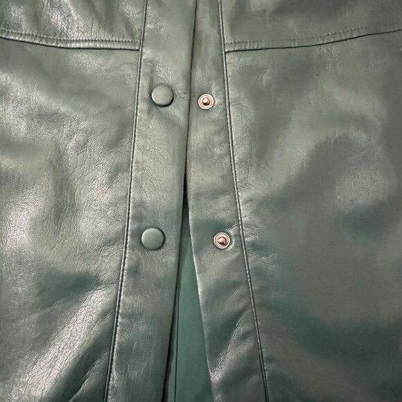 Chico’s Women’s Faux Leather Shacket Size 8/10 Pockets Buttery Soft Jasper Green - Picture 4 of 13